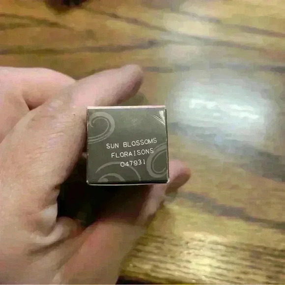 Sun Blossoms Mary Kay Nourishine Plus Lip Gloss - Picture 2 of 3